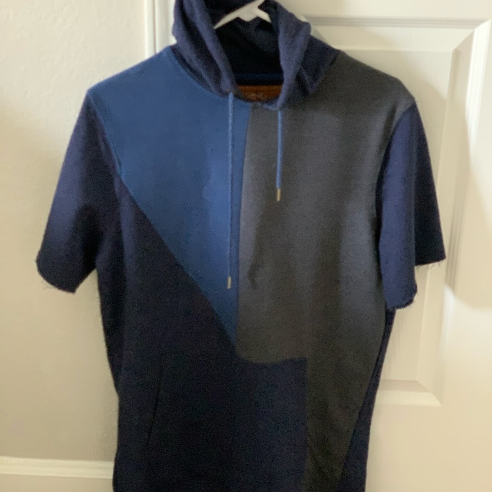 Men’s color-blocked short sleeve-hoodie